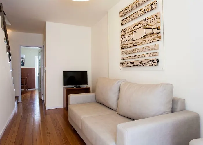 Exquisit Flat Left شقة