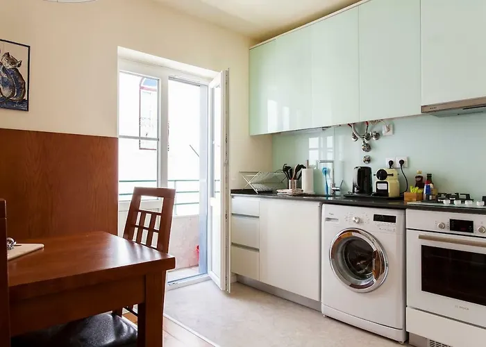 Exquisit Flat Left شقة