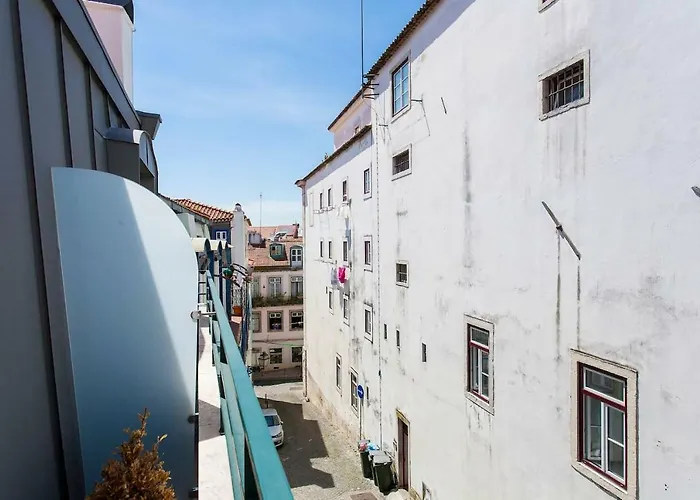 Exquisit Flat Left شقة