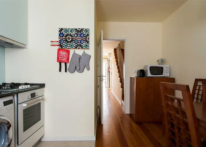 Exquisit Flat Left شقة *